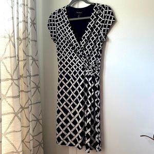 White House Black Market short sleeve wrap dress - size 4